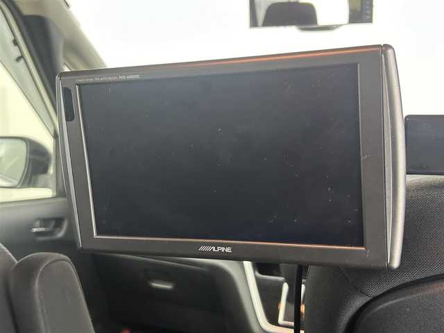 日産 セレナ X 道央・札幌 2018(平30)年 6.5万km ブリリアントホワイトパール ・４WD/・純正SDナビゲーション/　CD/DVD/SD/USB/フルセグ/BT/iPod/・アルパインフリップダウンモニター/・社外ミラー型ドライブレコーダー/・純正エンジンスターター/・バックカメラ/・ビルトインETC/・片側パワースライドドア/・エマージェンシーブレーキ/・横滑り防止装置/・クルーズコントロール/・レーンキープアシスト/・LEDヘッドライト/・オートライト/・純正フロアマット/・スマートキー/・プッシュスタート/・取説あり/・社外AW１５インチ＋夏タイヤ/・冬タイヤ車載