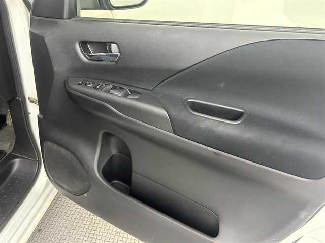 日産 セレナ X 道央・札幌 2018(平30)年 6.5万km ブリリアントホワイトパール ・４WD/・純正SDナビゲーション/　CD/DVD/SD/USB/フルセグ/BT/iPod/・アルパインフリップダウンモニター/・社外ミラー型ドライブレコーダー/・純正エンジンスターター/・バックカメラ/・ビルトインETC/・片側パワースライドドア/・エマージェンシーブレーキ/・横滑り防止装置/・クルーズコントロール/・レーンキープアシスト/・LEDヘッドライト/・オートライト/・純正フロアマット/・スマートキー/・プッシュスタート/・取説あり/・社外AW１５インチ＋夏タイヤ/・冬タイヤ車載