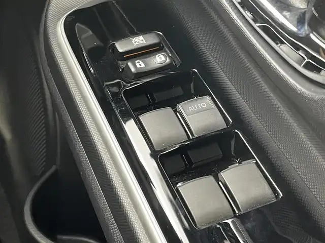 トヨタ アクア クロスオーバー グラム 茨城県 2019(令1)年 2.6万km オリーブマイカM 純正9型ナビ/バックカメラ/フルセグ/衝突被害軽減ブレーキ/車線逸脱抑制装置/オートマチックハイビーム/クリアランスソナー/ETC/ドラレコ/ハーフレザーシート/シートヒーター/純正16インチAW/LEDヘッドライト/スマートキー