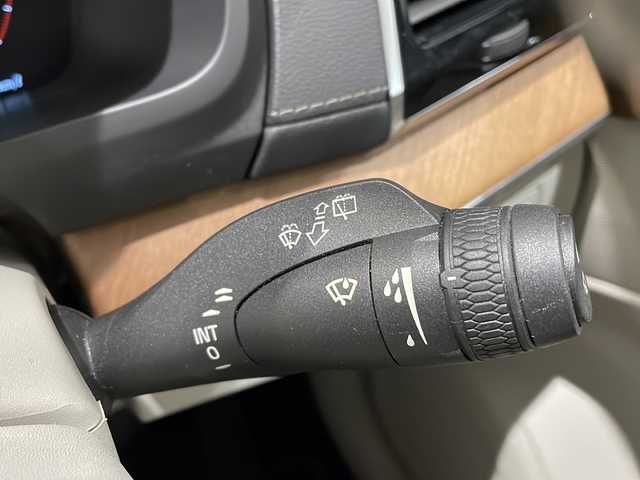 ボルボ ＸＣ９０ T6 AWD インスクリプション 新潟県 2019(令1)年 3.8万km クリスタルホワイトP クライメート・パッケージ/・ステアリングホイール・ヒーター/・リア2列目・シートヒーター/City Safety（衝突回避・被害軽減ブレーキシステム）/オンカミング・レーン・ミティゲーション（対向車線衝突回避支援機能）/・全車速追従機能付ACC（アダプティブ・クルーズ・コントロール）/・ パイロット・アシスト（車線維持支援機能）/LCMA（レーン・チェンジ・マージ・エイド）/LKA（レーン・キーピング・エイド）/DAC（ドライバー・アラート・コントロール）/・衝突回避・被害軽減ブレーキ機能付CTA（クロス・トラフィック・アラート）/フル・アクティブ・ハイビーム（LEDヘッドライト）/360°ビューカメラ/ETC2.0/純正HDDナビ/・Bluetooth/TV/FM/AM/メモリー付パワーシート（D席・N席）/ヘッドアップ・ディスプレイ/ドライブレコーダー/ベンチレーション（D席・N席）