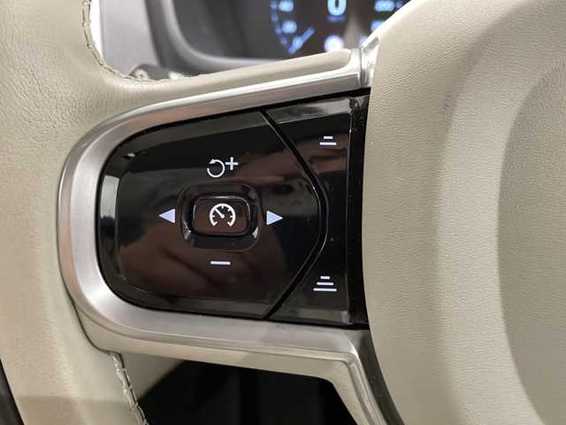 ボルボ ＸＣ９０ T6 AWD インスクリプション 新潟県 2019(令1)年 3.8万km クリスタルホワイトP クライメート・パッケージ/・ステアリングホイール・ヒーター/・リア2列目・シートヒーター/City Safety（衝突回避・被害軽減ブレーキシステム）/オンカミング・レーン・ミティゲーション（対向車線衝突回避支援機能）/・全車速追従機能付ACC（アダプティブ・クルーズ・コントロール）/・ パイロット・アシスト（車線維持支援機能）/LCMA（レーン・チェンジ・マージ・エイド）/LKA（レーン・キーピング・エイド）/DAC（ドライバー・アラート・コントロール）/・衝突回避・被害軽減ブレーキ機能付CTA（クロス・トラフィック・アラート）/フル・アクティブ・ハイビーム（LEDヘッドライト）/360°ビューカメラ/ETC2.0/純正HDDナビ/・Bluetooth/TV/FM/AM/メモリー付パワーシート（D席・N席）/ヘッドアップ・ディスプレイ/ドライブレコーダー/ベンチレーション（D席・N席）