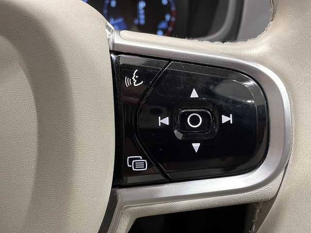 ボルボ ＸＣ９０ T6 AWD インスクリプション 新潟県 2019(令1)年 3.8万km クリスタルホワイトP クライメート・パッケージ/・ステアリングホイール・ヒーター/・リア2列目・シートヒーター/City Safety（衝突回避・被害軽減ブレーキシステム）/オンカミング・レーン・ミティゲーション（対向車線衝突回避支援機能）/・全車速追従機能付ACC（アダプティブ・クルーズ・コントロール）/・ パイロット・アシスト（車線維持支援機能）/LCMA（レーン・チェンジ・マージ・エイド）/LKA（レーン・キーピング・エイド）/DAC（ドライバー・アラート・コントロール）/・衝突回避・被害軽減ブレーキ機能付CTA（クロス・トラフィック・アラート）/フル・アクティブ・ハイビーム（LEDヘッドライト）/360°ビューカメラ/ETC2.0/純正HDDナビ/・Bluetooth/TV/FM/AM/メモリー付パワーシート（D席・N席）/ヘッドアップ・ディスプレイ/ドライブレコーダー/ベンチレーション（D席・N席）