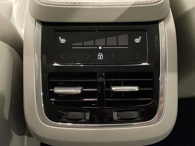 ボルボ ＸＣ９０ T6 AWD インスクリプション 新潟県 2019(令1)年 3.8万km クリスタルホワイトP クライメート・パッケージ/・ステアリングホイール・ヒーター/・リア2列目・シートヒーター/City Safety（衝突回避・被害軽減ブレーキシステム）/オンカミング・レーン・ミティゲーション（対向車線衝突回避支援機能）/・全車速追従機能付ACC（アダプティブ・クルーズ・コントロール）/・ パイロット・アシスト（車線維持支援機能）/LCMA（レーン・チェンジ・マージ・エイド）/LKA（レーン・キーピング・エイド）/DAC（ドライバー・アラート・コントロール）/・衝突回避・被害軽減ブレーキ機能付CTA（クロス・トラフィック・アラート）/フル・アクティブ・ハイビーム（LEDヘッドライト）/360°ビューカメラ/ETC2.0/純正HDDナビ/・Bluetooth/TV/FM/AM/メモリー付パワーシート（D席・N席）/ヘッドアップ・ディスプレイ/ドライブレコーダー/ベンチレーション（D席・N席）