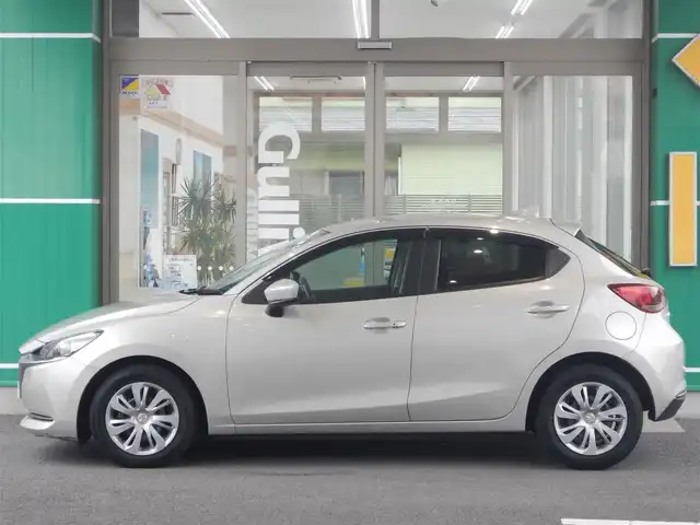 マツダ マツダ２ 15S スマートエディション 静岡県 2021(令3)年 3.5万km プラチナクォーツメタリック 衝突軽減ブレーキ/車線逸脱警報/ブラインドスポットモニター/クリアランスソナー/マツダコネクト8インチナビ/・Bluetooth接続/・USB/・AUX/全方位モニター/MTモード付きAT/ISOFIX/USBポート×2/アイドリングストップ/ウインカーミラー/オートリトラミラー/オートライト/オートワイパー/純正フロアマット/純正ドアバイザー/プッシュスタート/スマートキー×2/取扱説明書/新車保証書/整備記録簿/・新車1ヶ月、6ヶ月、12ヶ月、R6