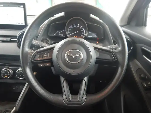 マツダ マツダ２ 15S スマートエディション 静岡県 2021(令3)年 3.5万km プラチナクォーツメタリック 衝突軽減ブレーキ/車線逸脱警報/ブラインドスポットモニター/クリアランスソナー/マツダコネクト8インチナビ/・Bluetooth接続/・USB/・AUX/全方位モニター/MTモード付きAT/ISOFIX/USBポート×2/アイドリングストップ/ウインカーミラー/オートリトラミラー/オートライト/オートワイパー/純正フロアマット/純正ドアバイザー/プッシュスタート/スマートキー×2/取扱説明書/新車保証書/整備記録簿/・新車1ヶ月、6ヶ月、12ヶ月、R6