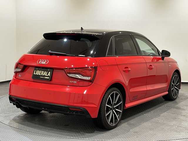 アウディ Ａ１ SB ミッドナイトリミテッド 新潟県 2018(平30)年 4万km ミサノレッドパールエフェクト ３７５台限定/ボディカラー特別色（ミサノレッド パールエフェクト）/MMI 3G + ナビゲーションシステム/・ SSDナビゲーション/・ CD/DVDプレイヤー/・ ミュージックサーバー機能/・ FM/AMラジオ/・ 音楽CDデータ取り込み機能/・ Bluetooth/・ SDカードリーダー (2スロット)/・ 地上デジタル放送対応/・ ボイスコントロール/・ アウディミュージックインターフェイス/・ ETCシステム/・ TVチューナー/バイキセノンパッケージ/・ バイキセノンヘッドライト/・ 自動ヘッドライトレンジコントロール/・ ヘッドライトウォッシャー/・ リヤLEDコンビネーションランプ/コンビニエンスパッケージ/・ アドバンストキー/・ アウディパーキングシステム/・ オートマチックエアコンディショナー/・ シートヒーター（フロント） ・ センターアームレスト（フロント）/純正１７インチＡＷ