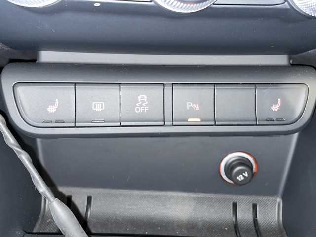 アウディ Ａ１ SB ミッドナイトリミテッド 新潟県 2018(平30)年 4万km ミサノレッドパールエフェクト ３７５台限定/ボディカラー特別色（ミサノレッド パールエフェクト）/MMI 3G + ナビゲーションシステム/・ SSDナビゲーション/・ CD/DVDプレイヤー/・ ミュージックサーバー機能/・ FM/AMラジオ/・ 音楽CDデータ取り込み機能/・ Bluetooth/・ SDカードリーダー (2スロット)/・ 地上デジタル放送対応/・ ボイスコントロール/・ アウディミュージックインターフェイス/・ ETCシステム/・ TVチューナー/バイキセノンパッケージ/・ バイキセノンヘッドライト/・ 自動ヘッドライトレンジコントロール/・ ヘッドライトウォッシャー/・ リヤLEDコンビネーションランプ/コンビニエンスパッケージ/・ アドバンストキー/・ アウディパーキングシステム/・ オートマチックエアコンディショナー/・ シートヒーター（フロント） ・ センターアームレスト（フロント）/純正１７インチＡＷ
