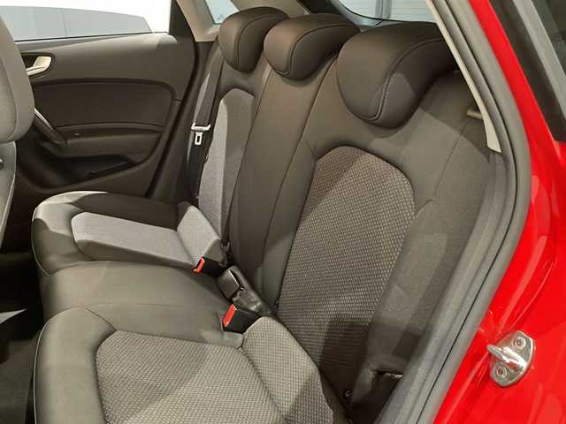 アウディ Ａ１ SB ミッドナイトリミテッド 新潟県 2018(平30)年 4万km ミサノレッドパールエフェクト ３７５台限定/ボディカラー特別色（ミサノレッド パールエフェクト）/MMI 3G + ナビゲーションシステム/・ SSDナビゲーション/・ CD/DVDプレイヤー/・ ミュージックサーバー機能/・ FM/AMラジオ/・ 音楽CDデータ取り込み機能/・ Bluetooth/・ SDカードリーダー (2スロット)/・ 地上デジタル放送対応/・ ボイスコントロール/・ アウディミュージックインターフェイス/・ ETCシステム/・ TVチューナー/バイキセノンパッケージ/・ バイキセノンヘッドライト/・ 自動ヘッドライトレンジコントロール/・ ヘッドライトウォッシャー/・ リヤLEDコンビネーションランプ/コンビニエンスパッケージ/・ アドバンストキー/・ アウディパーキングシステム/・ オートマチックエアコンディショナー/・ シートヒーター（フロント） ・ センターアームレスト（フロント）/純正１７インチＡＷ