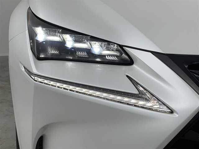 レクサス ＮＸ 200t アーバンスタイル 埼玉県 2017(平29)年 4.5万km ソニッククォーツ 三眼ＬＥＤヘッドライト　/純正ナビ　/シートヒーター　/バックカメラ　/サイドカメラ　/レザーシート　/メモリー付パワーシート　/衝突軽減システム　/オートハイビーム /レーダークルーズコントロール/ETC2.0