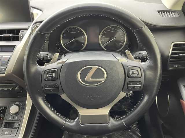 レクサス ＮＸ 200t アーバンスタイル 埼玉県 2017(平29)年 4.5万km ソニッククォーツ 三眼ＬＥＤヘッドライト　/純正ナビ　/シートヒーター　/バックカメラ　/サイドカメラ　/レザーシート　/メモリー付パワーシート　/衝突軽減システム　/オートハイビーム /レーダークルーズコントロール/ETC2.0