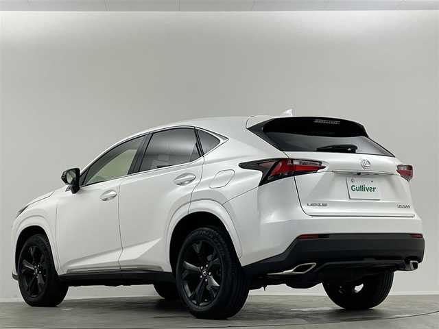 レクサス ＮＸ 200t アーバンスタイル 埼玉県 2017(平29)年 4.5万km ソニッククォーツ 三眼ＬＥＤヘッドライト　/純正ナビ　/シートヒーター　/バックカメラ　/サイドカメラ　/レザーシート　/メモリー付パワーシート　/衝突軽減システム　/オートハイビーム /レーダークルーズコントロール/ETC2.0