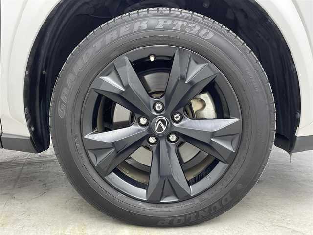 レクサス ＮＸ 200t アーバンスタイル 埼玉県 2017(平29)年 4.5万km ソニッククォーツ 三眼ＬＥＤヘッドライト　/純正ナビ　/シートヒーター　/バックカメラ　/サイドカメラ　/レザーシート　/メモリー付パワーシート　/衝突軽減システム　/オートハイビーム /レーダークルーズコントロール/ETC2.0