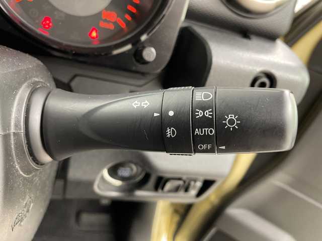 スズキ ジムニー XC 岐阜県 2019(平31)年 4.1万km シフォンアイボリーメタリックブラック2トーンルーフ 4WD/純正ナビ/AM/FM/CD/DVD/Bluetooth/フルセグTV/衝突軽減ブレーキ/レーンキープアシスト/クルーズコントロール/シートヒーター/オートLEDヘッドライト/オートマチックハイビーム/フォグランプ/ヘッドライトウォッシャー/ヒルディセントコントロール/ETC/スマートキー/スペアキー/プッシュスタート/電動格納ミラー/革巻きステアリング/背面タイヤ/アルミホイールスタッドレスタイヤ4本つき/純正フロアマット/純正16インチアルミホイール