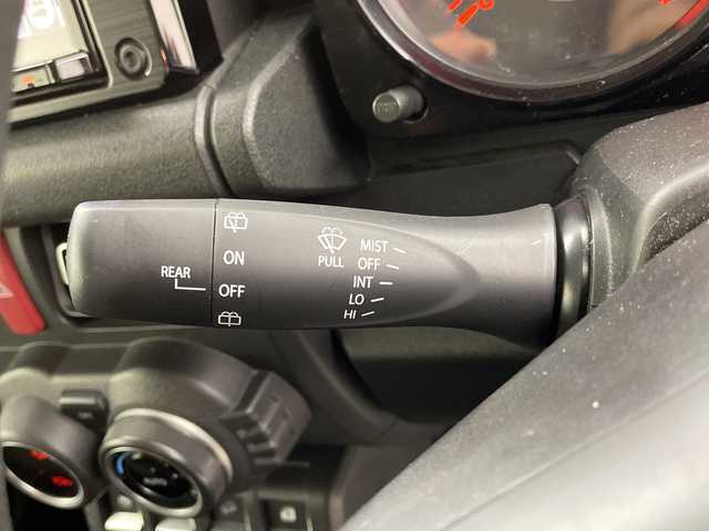 スズキ ジムニー XC 岐阜県 2019(平31)年 4.1万km シフォンアイボリーメタリックブラック2トーンルーフ 4WD/純正ナビ/AM/FM/CD/DVD/Bluetooth/フルセグTV/衝突軽減ブレーキ/レーンキープアシスト/クルーズコントロール/シートヒーター/オートLEDヘッドライト/オートマチックハイビーム/フォグランプ/ヘッドライトウォッシャー/ヒルディセントコントロール/ETC/スマートキー/スペアキー/プッシュスタート/電動格納ミラー/革巻きステアリング/背面タイヤ/アルミホイールスタッドレスタイヤ4本つき/純正フロアマット/純正16インチアルミホイール