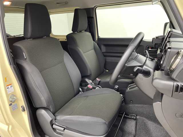 スズキ ジムニー XC 岐阜県 2019(平31)年 4.1万km シフォンアイボリーメタリックブラック2トーンルーフ 4WD/純正ナビ/AM/FM/CD/DVD/Bluetooth/フルセグTV/衝突軽減ブレーキ/レーンキープアシスト/クルーズコントロール/シートヒーター/オートLEDヘッドライト/オートマチックハイビーム/フォグランプ/ヘッドライトウォッシャー/ヒルディセントコントロール/ETC/スマートキー/スペアキー/プッシュスタート/電動格納ミラー/革巻きステアリング/背面タイヤ/アルミホイールスタッドレスタイヤ4本つき/純正フロアマット/純正16インチアルミホイール