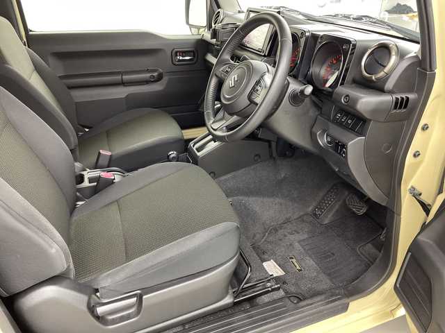 スズキ ジムニー XC 岐阜県 2019(平31)年 4.1万km シフォンアイボリーメタリックブラック2トーンルーフ 4WD/純正ナビ/AM/FM/CD/DVD/Bluetooth/フルセグTV/衝突軽減ブレーキ/レーンキープアシスト/クルーズコントロール/シートヒーター/オートLEDヘッドライト/オートマチックハイビーム/フォグランプ/ヘッドライトウォッシャー/ヒルディセントコントロール/ETC/スマートキー/スペアキー/プッシュスタート/電動格納ミラー/革巻きステアリング/背面タイヤ/アルミホイールスタッドレスタイヤ4本つき/純正フロアマット/純正16インチアルミホイール