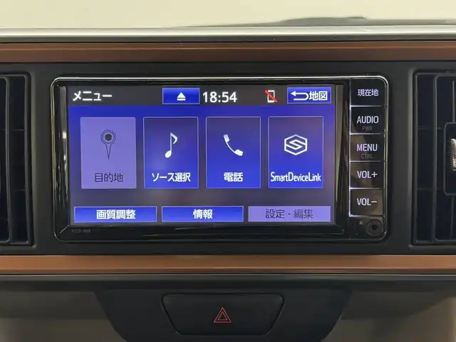 トヨタ パッソ モーダ　チャーム 三重県 2021(令3)年 3.8万km ブラックマイカメタリック/ダークエメラルドマイカ 2トーン ガソリン/FF/インパネCVT/純正 7インチナビ NSCN-W68/（AM/FM/CD/SD/地デジTV/Bluetooth/AUX）/パノラマモニター/ドライブレコーダー 前後/ビルトイン ETC/衝突回避支援機能 スマートアシスト3/・衝突回避支援ブレーキ機能（対車両・対歩行者）/・衝突警報機能（対車両・対歩行者）/・車線逸脱警報機能誤発進抑制制御機能（前方・後方）/・誤発進抑制制御機能（前方・後方）/・コーナーセンサー（フロント４個／リヤ４個、接近お知らせ表示付）/など/装備/・ハーフレザーシート/・シートヒーター（D）/・LEDヘッドライト & LEDクリアランスランプ/・オートライトシステム/・オートハイビーム機能/・オートエアコン/・ステアリングスイッチ/・プッシュスタート/・スマートキーx2/・純正ホイールキャップ＆14インチスチールホイール/・保/取/など