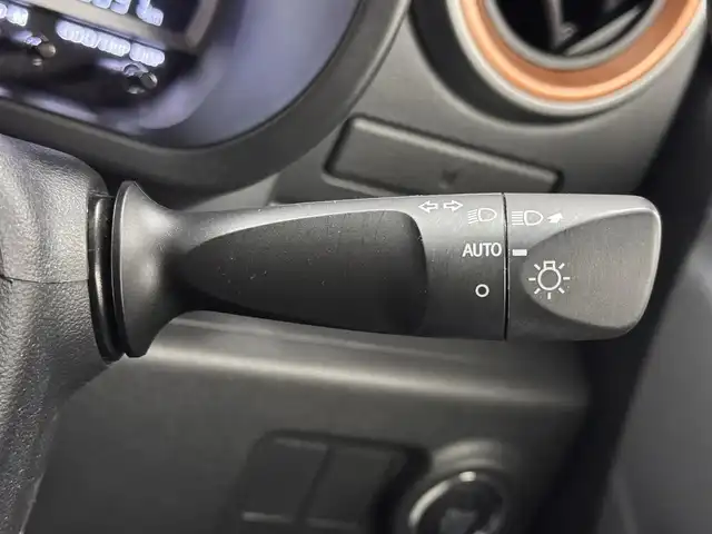 トヨタ パッソ モーダ　チャーム 三重県 2021(令3)年 3.8万km ブラックマイカメタリック/ダークエメラルドマイカ 2トーン ガソリン/FF/インパネCVT/純正 7インチナビ NSCN-W68/（AM/FM/CD/SD/地デジTV/Bluetooth/AUX）/パノラマモニター/ドライブレコーダー 前後/ビルトイン ETC/衝突回避支援機能 スマートアシスト3/・衝突回避支援ブレーキ機能（対車両・対歩行者）/・衝突警報機能（対車両・対歩行者）/・車線逸脱警報機能誤発進抑制制御機能（前方・後方）/・誤発進抑制制御機能（前方・後方）/・コーナーセンサー（フロント４個／リヤ４個、接近お知らせ表示付）/など/装備/・ハーフレザーシート/・シートヒーター（D）/・LEDヘッドライト & LEDクリアランスランプ/・オートライトシステム/・オートハイビーム機能/・オートエアコン/・ステアリングスイッチ/・プッシュスタート/・スマートキーx2/・純正ホイールキャップ＆14インチスチールホイール/・保/取/など