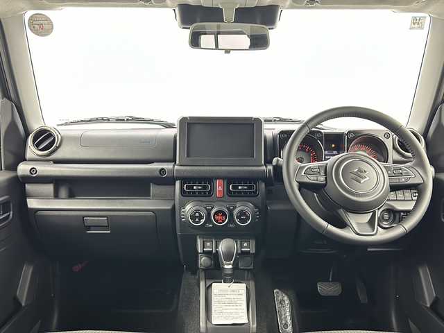 スズキ ジムニー ノマド FC 大阪府 2025(令7)年 0.1千km 緑Ⅱ ワンオーナー/レーダークルーズコントロール/デュアルカメラブレーキサポート/先行車発進お知らせ機能/標識認識機能/車線逸脱警報機能/ふらつき警報機能/誤発進抑制機能/後方誤発進抑制機能/後退時ブレーキサポート/ハイビームアシスト/アイドリングストップ/ヒルホールドコントロール/ヒーテッドミラー/ヘッドライトウォッシャー/D/N席シートヒーター/ステアリングスイッチ/LEDヘッドライト/センターデフロック/背面タイヤ/電動格納ミラー/プッシュスタート/スマートキー/スペアキー1本/保証書/取扱説明書/点検記録簿