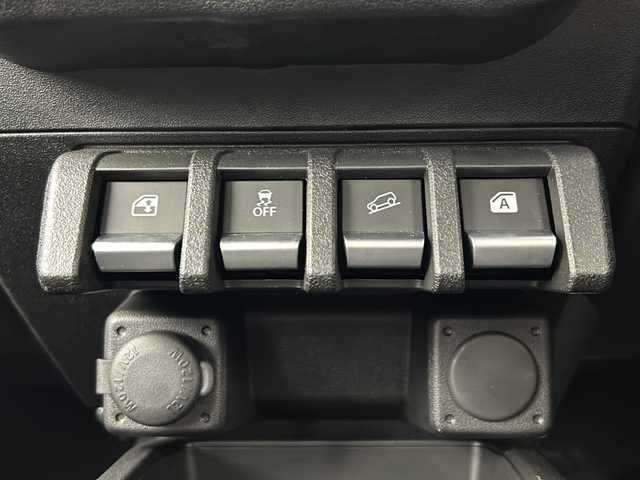 スズキ ジムニー ノマド FC 大阪府 2025(令7)年 0.1千km 緑Ⅱ ワンオーナー/レーダークルーズコントロール/デュアルカメラブレーキサポート/先行車発進お知らせ機能/標識認識機能/車線逸脱警報機能/ふらつき警報機能/誤発進抑制機能/後方誤発進抑制機能/後退時ブレーキサポート/ハイビームアシスト/アイドリングストップ/ヒルホールドコントロール/ヒーテッドミラー/ヘッドライトウォッシャー/D/N席シートヒーター/ステアリングスイッチ/LEDヘッドライト/センターデフロック/背面タイヤ/電動格納ミラー/プッシュスタート/スマートキー/スペアキー1本/保証書/取扱説明書/点検記録簿