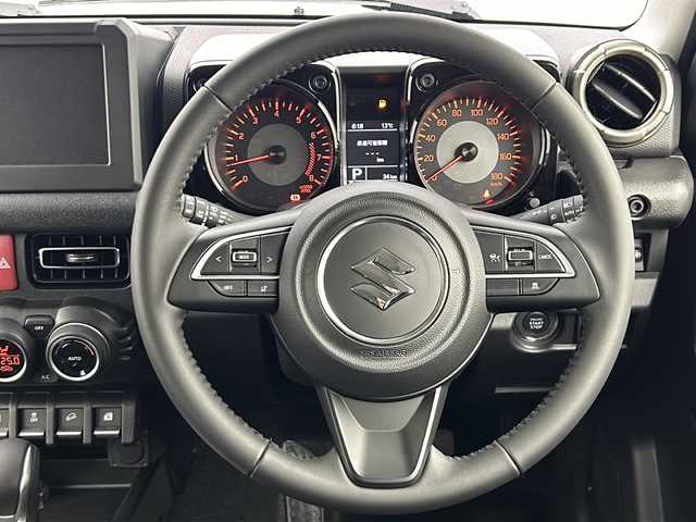 スズキ ジムニー ノマド FC 大阪府 2025(令7)年 0.1千km 緑Ⅱ ワンオーナー/レーダークルーズコントロール/デュアルカメラブレーキサポート/先行車発進お知らせ機能/標識認識機能/車線逸脱警報機能/ふらつき警報機能/誤発進抑制機能/後方誤発進抑制機能/後退時ブレーキサポート/ハイビームアシスト/アイドリングストップ/ヒルホールドコントロール/ヒーテッドミラー/ヘッドライトウォッシャー/D/N席シートヒーター/ステアリングスイッチ/LEDヘッドライト/センターデフロック/背面タイヤ/電動格納ミラー/プッシュスタート/スマートキー/スペアキー1本/保証書/取扱説明書/点検記録簿