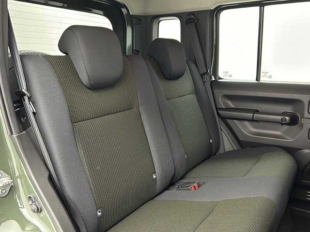 スズキ ジムニー ノマド FC 大阪府 2025(令7)年 0.1千km 緑Ⅱ ワンオーナー/レーダークルーズコントロール/デュアルカメラブレーキサポート/先行車発進お知らせ機能/標識認識機能/車線逸脱警報機能/ふらつき警報機能/誤発進抑制機能/後方誤発進抑制機能/後退時ブレーキサポート/ハイビームアシスト/アイドリングストップ/ヒルホールドコントロール/ヒーテッドミラー/ヘッドライトウォッシャー/D/N席シートヒーター/ステアリングスイッチ/LEDヘッドライト/センターデフロック/背面タイヤ/電動格納ミラー/プッシュスタート/スマートキー/スペアキー1本/保証書/取扱説明書/点検記録簿