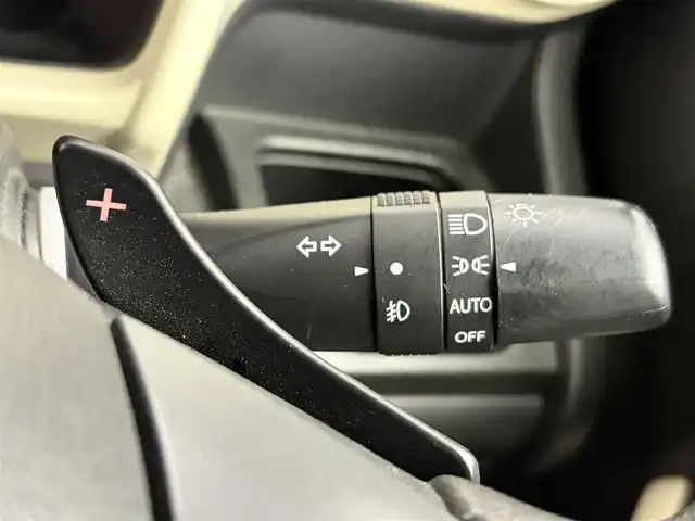 スズキ クロスビー HYBRID MX 愛知県 2017(平29)年 6.8万km ファーベントレッド/スーパーブラックパール スズキセーフティサポート/　・衝突被害軽減ブレーキ/　・レーンキープアシスト/純正ナビ/　（ＢＴ／フルセグＴＶ／ＣＤ／ＤＶＤ）/バックカメラ/ドラレコ/パドルシフト/後方コーナーセンサー/ＬＥＤヘッドライト/純正１６ＡＷ/スマートキー×２