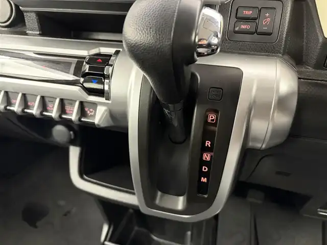 スズキ クロスビー HYBRID MX 愛知県 2017(平29)年 6.8万km ファーベントレッド/スーパーブラックパール スズキセーフティサポート/　・衝突被害軽減ブレーキ/　・レーンキープアシスト/純正ナビ/　（ＢＴ／フルセグＴＶ／ＣＤ／ＤＶＤ）/バックカメラ/ドラレコ/パドルシフト/後方コーナーセンサー/ＬＥＤヘッドライト/純正１６ＡＷ/スマートキー×２