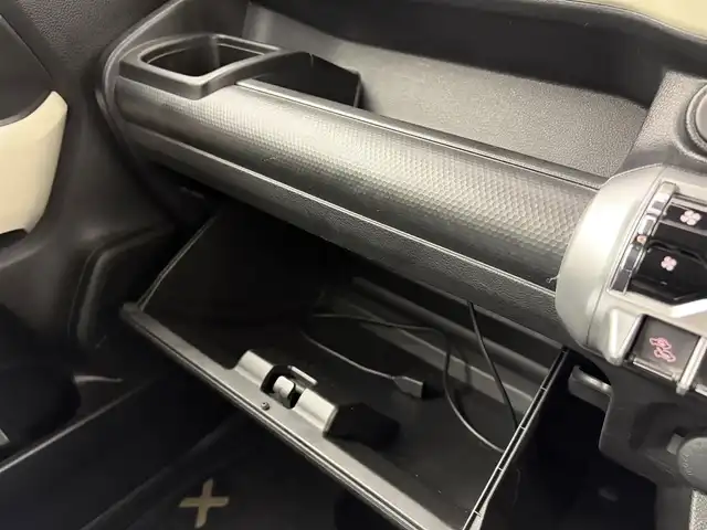 スズキ クロスビー HYBRID MX 愛知県 2017(平29)年 6.8万km ファーベントレッド/スーパーブラックパール スズキセーフティサポート/　・衝突被害軽減ブレーキ/　・レーンキープアシスト/純正ナビ/　（ＢＴ／フルセグＴＶ／ＣＤ／ＤＶＤ）/バックカメラ/ドラレコ/パドルシフト/後方コーナーセンサー/ＬＥＤヘッドライト/純正１６ＡＷ/スマートキー×２