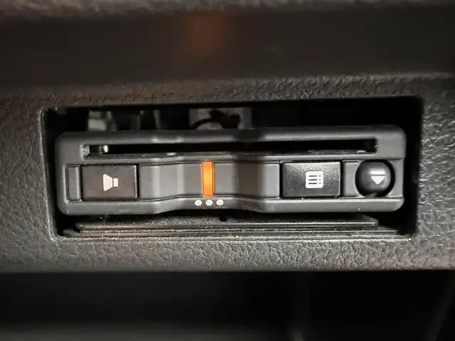 スズキ クロスビー HYBRID MX 愛知県 2017(平29)年 6.8万km ファーベントレッド/スーパーブラックパール スズキセーフティサポート/　・衝突被害軽減ブレーキ/　・レーンキープアシスト/純正ナビ/　（ＢＴ／フルセグＴＶ／ＣＤ／ＤＶＤ）/バックカメラ/ドラレコ/パドルシフト/後方コーナーセンサー/ＬＥＤヘッドライト/純正１６ＡＷ/スマートキー×２