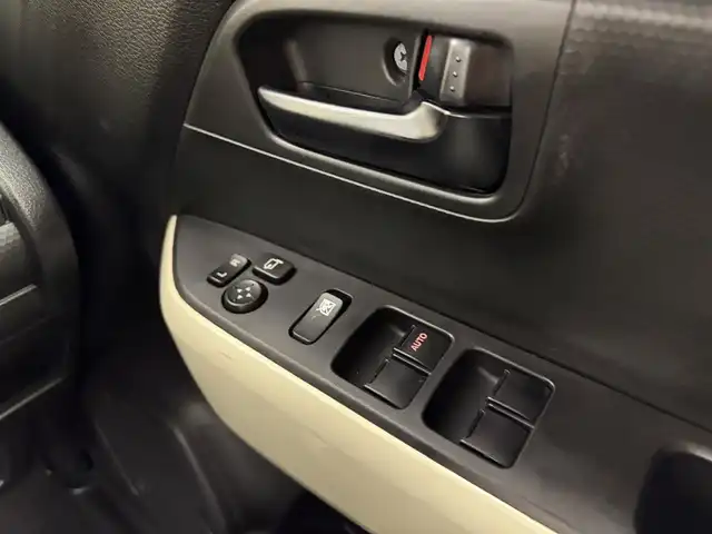 スズキ クロスビー HYBRID MX 愛知県 2017(平29)年 6.8万km ファーベントレッド/スーパーブラックパール スズキセーフティサポート/　・衝突被害軽減ブレーキ/　・レーンキープアシスト/純正ナビ/　（ＢＴ／フルセグＴＶ／ＣＤ／ＤＶＤ）/バックカメラ/ドラレコ/パドルシフト/後方コーナーセンサー/ＬＥＤヘッドライト/純正１６ＡＷ/スマートキー×２