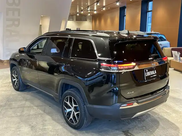 クライスラー・ジープ ジープ コマンダー リミテッド 道央・札幌 2023(令5)年 3.3万km ブリリアントブラッククリスタル コマンドビューデュアルペインパノラミックサンルーフ/Uconnectナビ/USB/Bluetooth/サラウンドビューカメラ/パークセンス/ACC/アクティブレーンマネジメント/ブラインドスポットモニター/セレクテレインシステム/LEDヘッドライト/オートハイビーム/本革シート/シートヒーター/ステアリングヒーター/パワーテールゲート