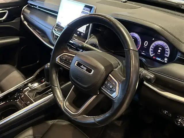 クライスラー・ジープ ジープ コマンダー リミテッド 道央・札幌 2023(令5)年 3.3万km ブリリアントブラッククリスタル コマンドビューデュアルペインパノラミックサンルーフ/Uconnectナビ/USB/Bluetooth/サラウンドビューカメラ/パークセンス/ACC/アクティブレーンマネジメント/ブラインドスポットモニター/セレクテレインシステム/LEDヘッドライト/オートハイビーム/本革シート/シートヒーター/ステアリングヒーター/パワーテールゲート