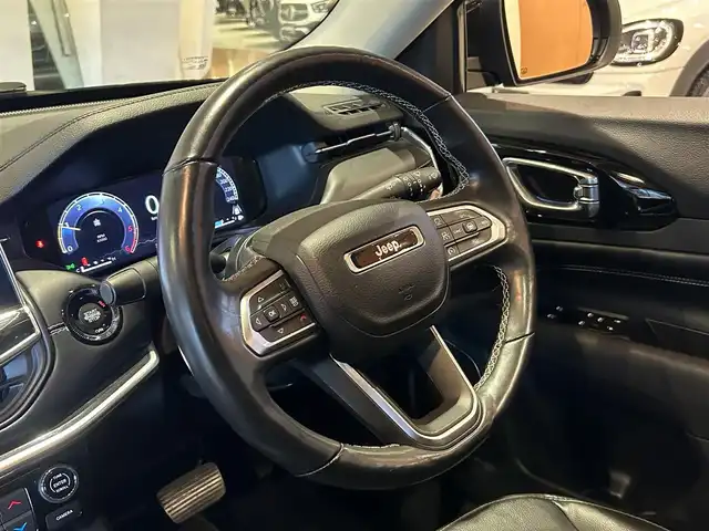 クライスラー・ジープ ジープ コマンダー リミテッド 道央・札幌 2023(令5)年 3.3万km ブリリアントブラッククリスタル コマンドビューデュアルペインパノラミックサンルーフ/Uconnectナビ/USB/Bluetooth/サラウンドビューカメラ/パークセンス/ACC/アクティブレーンマネジメント/ブラインドスポットモニター/セレクテレインシステム/LEDヘッドライト/オートハイビーム/本革シート/シートヒーター/ステアリングヒーター/パワーテールゲート