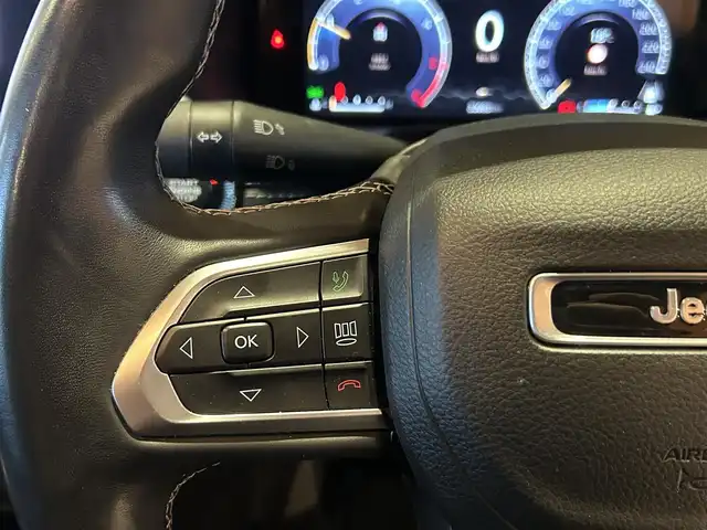 クライスラー・ジープ ジープ コマンダー リミテッド 道央・札幌 2023(令5)年 3.3万km ブリリアントブラッククリスタル コマンドビューデュアルペインパノラミックサンルーフ/Uconnectナビ/USB/Bluetooth/サラウンドビューカメラ/パークセンス/ACC/アクティブレーンマネジメント/ブラインドスポットモニター/セレクテレインシステム/LEDヘッドライト/オートハイビーム/本革シート/シートヒーター/ステアリングヒーター/パワーテールゲート