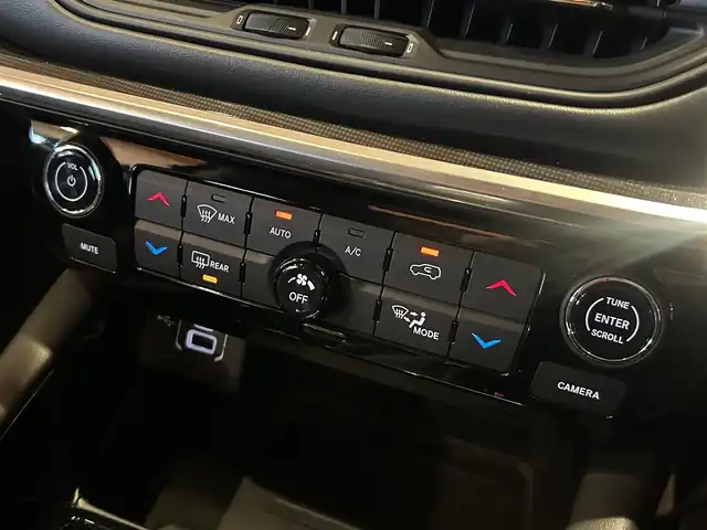 クライスラー・ジープ ジープ コマンダー リミテッド 道央・札幌 2023(令5)年 3.3万km ブリリアントブラッククリスタル コマンドビューデュアルペインパノラミックサンルーフ/Uconnectナビ/USB/Bluetooth/サラウンドビューカメラ/パークセンス/ACC/アクティブレーンマネジメント/ブラインドスポットモニター/セレクテレインシステム/LEDヘッドライト/オートハイビーム/本革シート/シートヒーター/ステアリングヒーター/パワーテールゲート