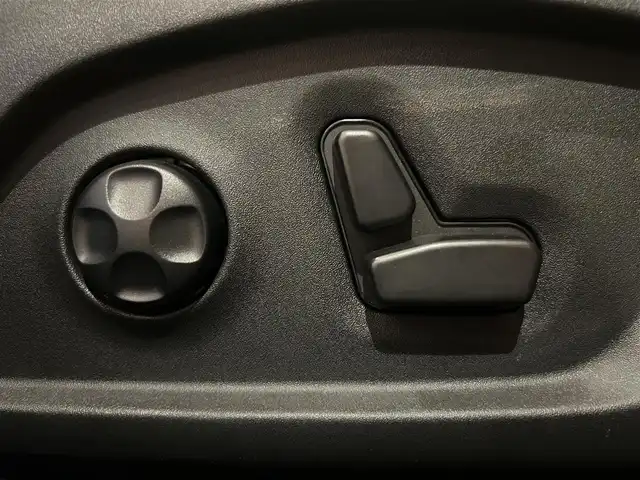 クライスラー・ジープ ジープ コマンダー リミテッド 道央・札幌 2023(令5)年 3.3万km ブリリアントブラッククリスタル コマンドビューデュアルペインパノラミックサンルーフ/Uconnectナビ/USB/Bluetooth/サラウンドビューカメラ/パークセンス/ACC/アクティブレーンマネジメント/ブラインドスポットモニター/セレクテレインシステム/LEDヘッドライト/オートハイビーム/本革シート/シートヒーター/ステアリングヒーター/パワーテールゲート