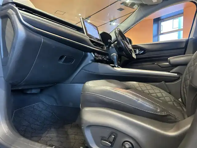 クライスラー・ジープ ジープ コマンダー リミテッド 道央・札幌 2023(令5)年 3.3万km ブリリアントブラッククリスタル コマンドビューデュアルペインパノラミックサンルーフ/Uconnectナビ/USB/Bluetooth/サラウンドビューカメラ/パークセンス/ACC/アクティブレーンマネジメント/ブラインドスポットモニター/セレクテレインシステム/LEDヘッドライト/オートハイビーム/本革シート/シートヒーター/ステアリングヒーター/パワーテールゲート