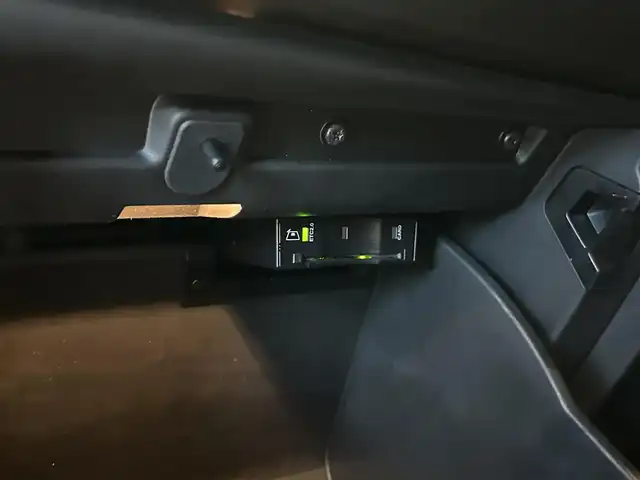 クライスラー・ジープ ジープ コマンダー リミテッド 道央・札幌 2023(令5)年 3.3万km ブリリアントブラッククリスタル コマンドビューデュアルペインパノラミックサンルーフ/Uconnectナビ/USB/Bluetooth/サラウンドビューカメラ/パークセンス/ACC/アクティブレーンマネジメント/ブラインドスポットモニター/セレクテレインシステム/LEDヘッドライト/オートハイビーム/本革シート/シートヒーター/ステアリングヒーター/パワーテールゲート