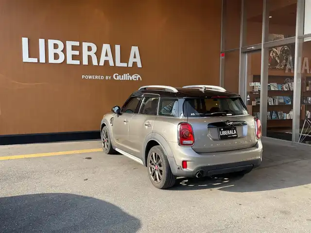ＭＩＮＩ ミニ クロスオーバー クーパー D 高知県 2020(令2)年 1.3万km メルティングシルバーM 純正ナビゲーション　/バックカメラ　/前後ドライブレコーダー　/電動リアゲート　/ＬＥＤヘッドライト　/フォグランプ　/ＥＴＣ　/フロアマット　/ＵＳＢ入力端子　/コーナーセンサー　/クルーズコントロール　/１８アルミホイール
