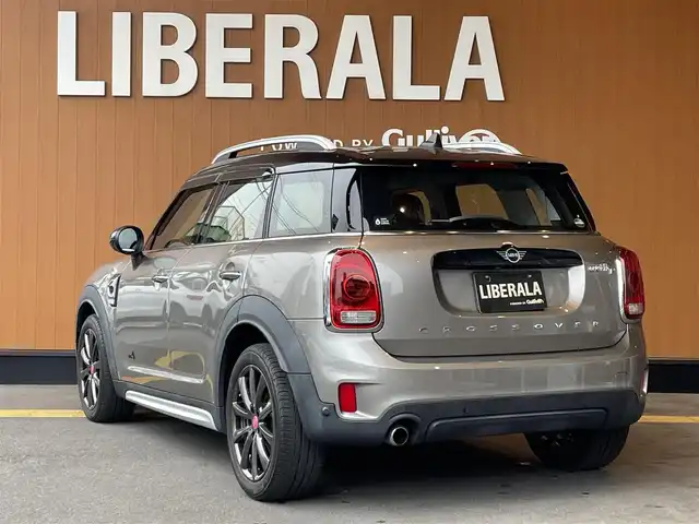 ＭＩＮＩ ミニ クロスオーバー クーパー D 高知県 2020(令2)年 1.3万km メルティングシルバーM 純正ナビゲーション　/バックカメラ　/前後ドライブレコーダー　/電動リアゲート　/ＬＥＤヘッドライト　/フォグランプ　/ＥＴＣ　/フロアマット　/ＵＳＢ入力端子　/コーナーセンサー　/クルーズコントロール　/１８アルミホイール
