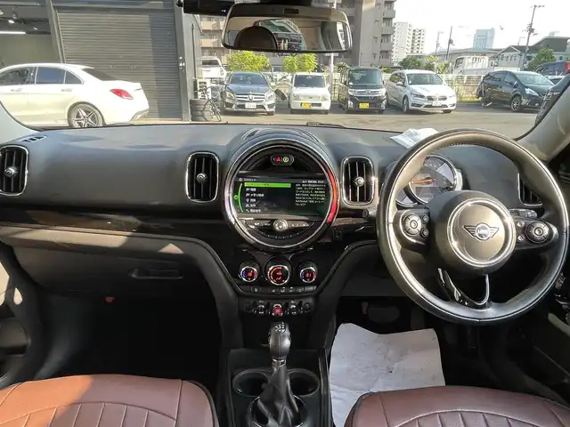 ＭＩＮＩ ミニ クロスオーバー クーパー D 高知県 2020(令2)年 1.3万km メルティングシルバーM 純正ナビゲーション　/バックカメラ　/前後ドライブレコーダー　/電動リアゲート　/ＬＥＤヘッドライト　/フォグランプ　/ＥＴＣ　/フロアマット　/ＵＳＢ入力端子　/コーナーセンサー　/クルーズコントロール　/１８アルミホイール