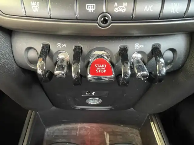 ＭＩＮＩ ミニ クロスオーバー クーパー D 高知県 2020(令2)年 1.3万km メルティングシルバーM 純正ナビゲーション　/バックカメラ　/前後ドライブレコーダー　/電動リアゲート　/ＬＥＤヘッドライト　/フォグランプ　/ＥＴＣ　/フロアマット　/ＵＳＢ入力端子　/コーナーセンサー　/クルーズコントロール　/１８アルミホイール