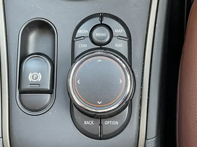 ＭＩＮＩ ミニ クロスオーバー クーパー D 高知県 2020(令2)年 1.3万km メルティングシルバーM 純正ナビゲーション　/バックカメラ　/前後ドライブレコーダー　/電動リアゲート　/ＬＥＤヘッドライト　/フォグランプ　/ＥＴＣ　/フロアマット　/ＵＳＢ入力端子　/コーナーセンサー　/クルーズコントロール　/１８アルミホイール