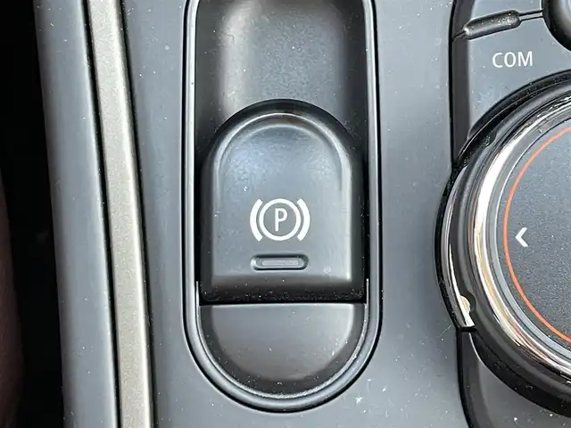 ＭＩＮＩ ミニ クロスオーバー クーパー D 高知県 2020(令2)年 1.3万km メルティングシルバーM 純正ナビゲーション　/バックカメラ　/前後ドライブレコーダー　/電動リアゲート　/ＬＥＤヘッドライト　/フォグランプ　/ＥＴＣ　/フロアマット　/ＵＳＢ入力端子　/コーナーセンサー　/クルーズコントロール　/１８アルミホイール