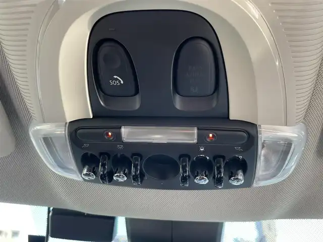 ＭＩＮＩ ミニ クロスオーバー クーパー D 高知県 2020(令2)年 1.3万km メルティングシルバーM 純正ナビゲーション　/バックカメラ　/前後ドライブレコーダー　/電動リアゲート　/ＬＥＤヘッドライト　/フォグランプ　/ＥＴＣ　/フロアマット　/ＵＳＢ入力端子　/コーナーセンサー　/クルーズコントロール　/１８アルミホイール
