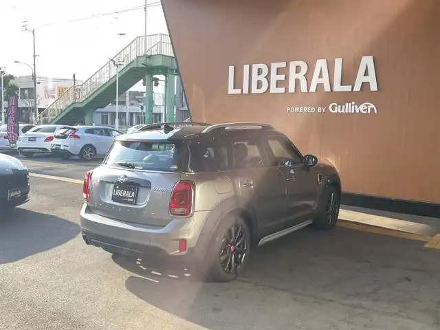 ＭＩＮＩ ミニ クロスオーバー クーパー D 高知県 2020(令2)年 1.3万km メルティングシルバーM 純正ナビゲーション　/バックカメラ　/前後ドライブレコーダー　/電動リアゲート　/ＬＥＤヘッドライト　/フォグランプ　/ＥＴＣ　/フロアマット　/ＵＳＢ入力端子　/コーナーセンサー　/クルーズコントロール　/１８アルミホイール