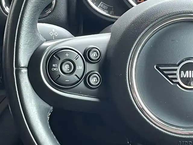 ＭＩＮＩ ミニ クロスオーバー クーパー D 高知県 2020(令2)年 1.3万km メルティングシルバーM 純正ナビゲーション　/バックカメラ　/前後ドライブレコーダー　/電動リアゲート　/ＬＥＤヘッドライト　/フォグランプ　/ＥＴＣ　/フロアマット　/ＵＳＢ入力端子　/コーナーセンサー　/クルーズコントロール　/１８アルミホイール