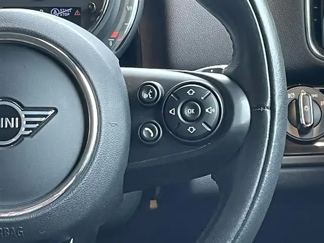 ＭＩＮＩ ミニ クロスオーバー クーパー D 高知県 2020(令2)年 1.3万km メルティングシルバーM 純正ナビゲーション　/バックカメラ　/前後ドライブレコーダー　/電動リアゲート　/ＬＥＤヘッドライト　/フォグランプ　/ＥＴＣ　/フロアマット　/ＵＳＢ入力端子　/コーナーセンサー　/クルーズコントロール　/１８アルミホイール