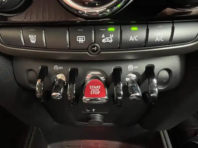ＭＩＮＩ ミニ クロスオーバー クーパー D 高知県 2020(令2)年 1.3万km メルティングシルバーM 純正ナビゲーション　/バックカメラ　/前後ドライブレコーダー　/電動リアゲート　/ＬＥＤヘッドライト　/フォグランプ　/ＥＴＣ　/フロアマット　/ＵＳＢ入力端子　/コーナーセンサー　/クルーズコントロール　/１８アルミホイール